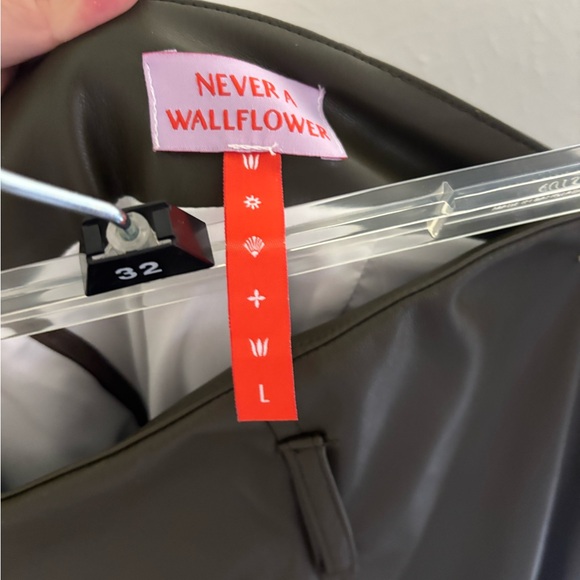 Prairie Midi Skirt (Button Belt) Olive Faux Leather - Picture 6 of 6